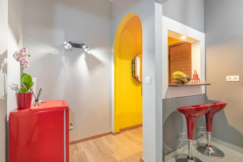 The Hostmaster Hollywood Space Studio Атина Екстериор снимка